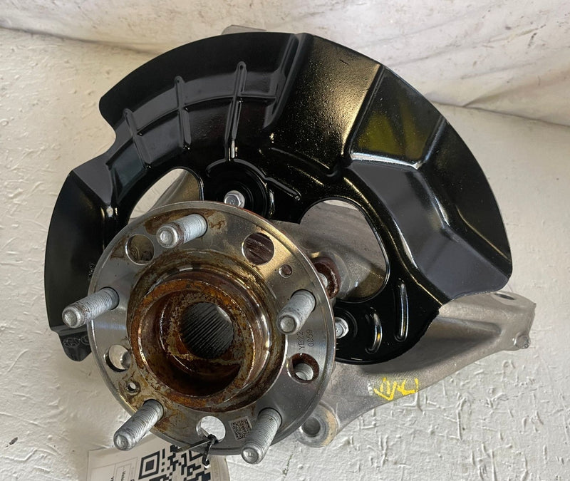 Load image into Gallery viewer, 22-26 HYUNDAI TUCSON FRONT RIGHT PASSENGER SIDE SPINDLE KNUCKLE &amp; HUB # 113054
