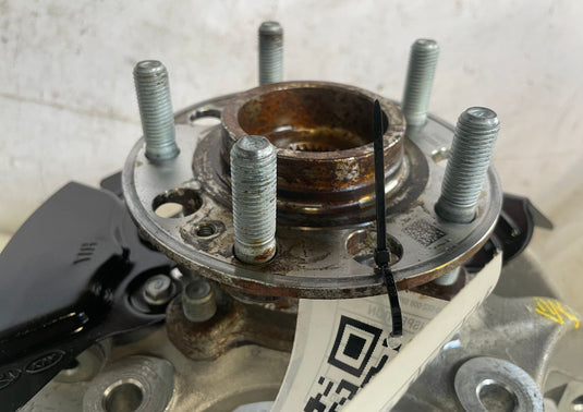 22-26 HYUNDAI TUCSON FRONT RIGHT PASSENGER SIDE SPINDLE KNUCKLE & HUB