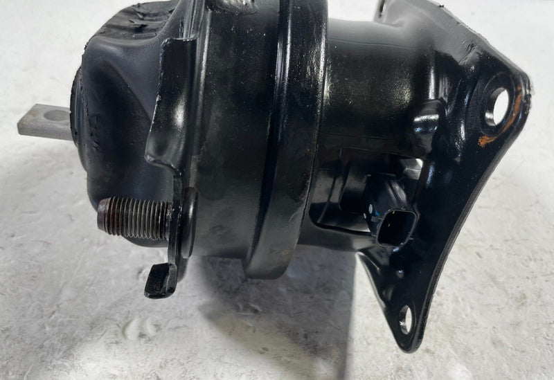 Load image into Gallery viewer, 2019 - 2025 HONDA PASSPORT FRONT ENGINE MOTOR MOUNT BRACKET INSULATOR # 113407
