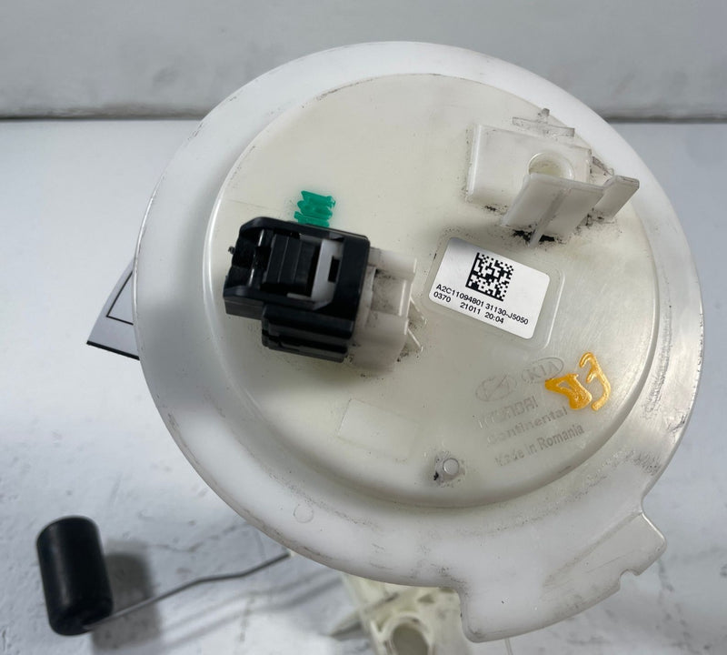 Load image into Gallery viewer, 2021 - 2023 KIA STINGER FUEL GAS TANK PUMP SENDING UNIT LEVEL SENSOR # 110728
