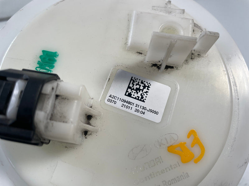 Load image into Gallery viewer, 2021 - 2023 KIA STINGER FUEL GAS TANK PUMP SENDING UNIT LEVEL SENSOR # 110728
