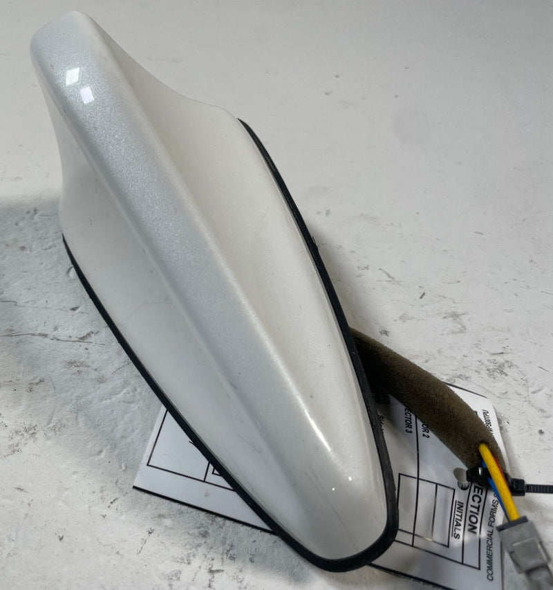 Load image into Gallery viewer, 2022-2023 KIA STINGER TOP ROOF SATELLITE SHARK FIN RADIO ANTENNA WHITE # 110745
