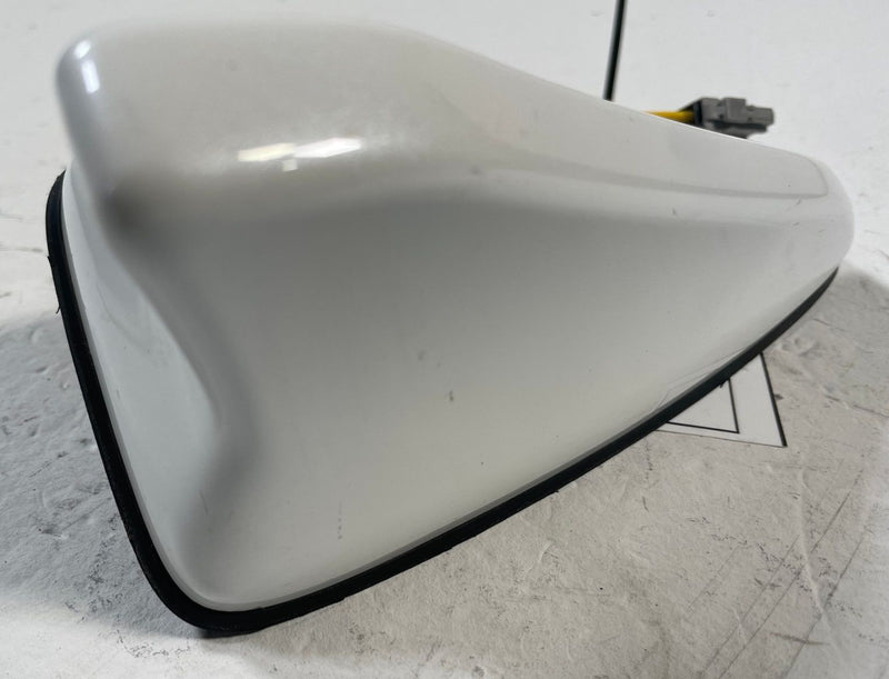 Load image into Gallery viewer, 2022-2023 KIA STINGER TOP ROOF SATELLITE SHARK FIN RADIO ANTENNA WHITE # 110745
