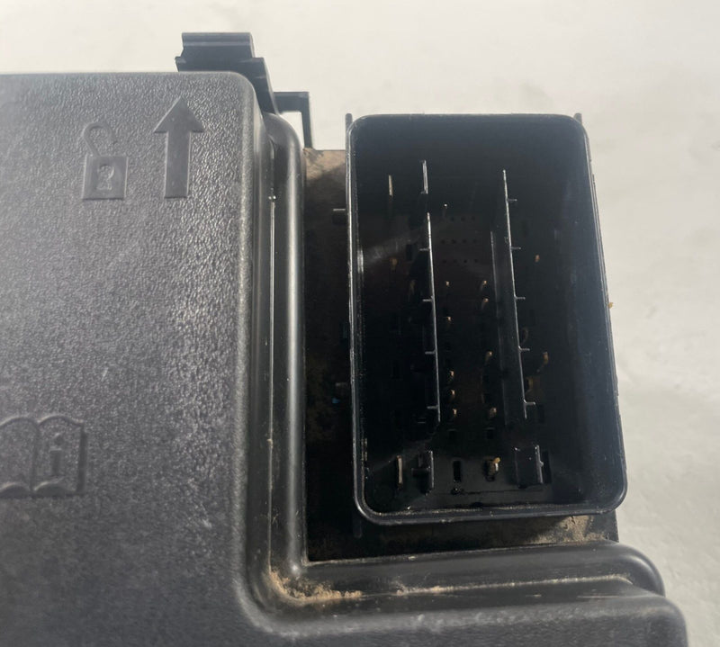 Load image into Gallery viewer, 2019 - 2023 FORD RANGER FUSE RELAY JUNCTION POWER DISTRIBUTION BOX 2.3L # 112172
