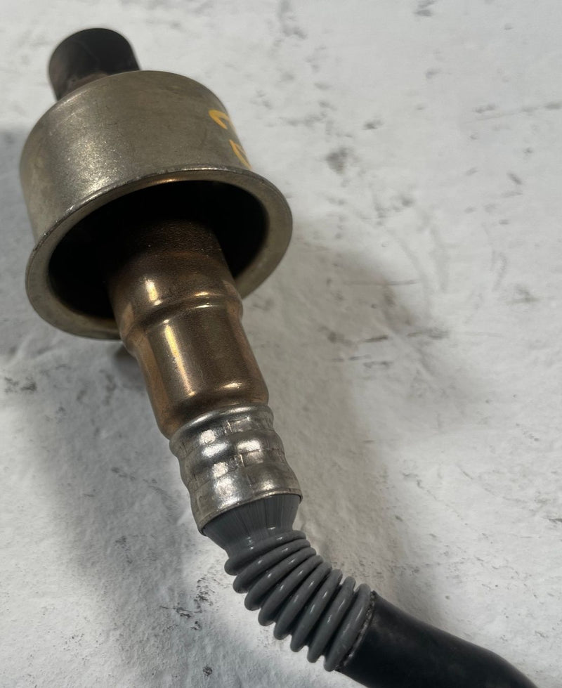 Load image into Gallery viewer, 2018-23 KIA STINGER FRONT RIGHT SIDE UPPER LAMBDA OXYGEN O2 SENSOR 3.3L # 110746
