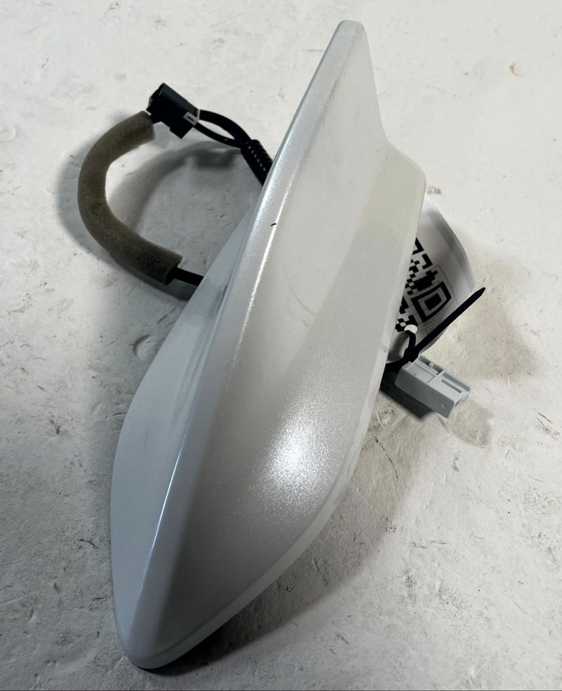 Load image into Gallery viewer, 19-22 ACURA ILX REAR UPPER SHARK ROOF FIN RADIO ANTENNA WHITE (NH883P) # 113613
