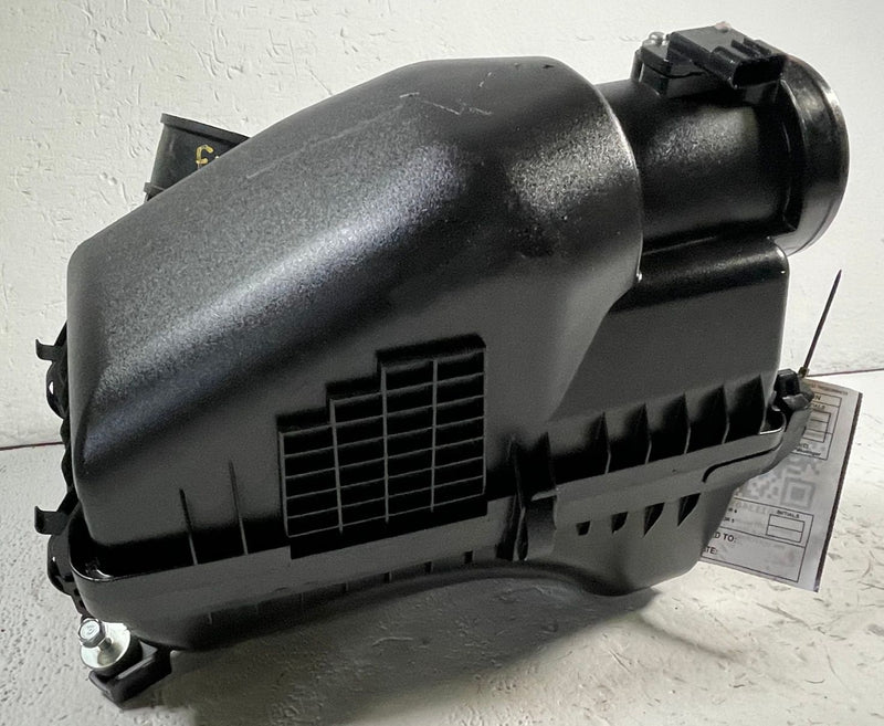 Load image into Gallery viewer, 2019-2025 HONDA PASSPORT ENGINE AIR INTAKE FILTER CLEANER BOX ASSEMBLY # 113403
