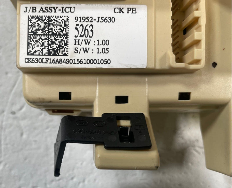 Load image into Gallery viewer, 2022 - 2023 KIA STINGER UNDER DASHBOARD FUSE RELAY CABIN JUNCTION BOX # 110738
