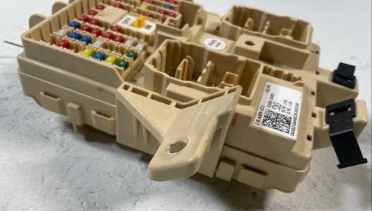 2022 - 2023 KIA STINGER UNDER DASHBOARD FUSE RELAY CABIN JUNCTION BOX