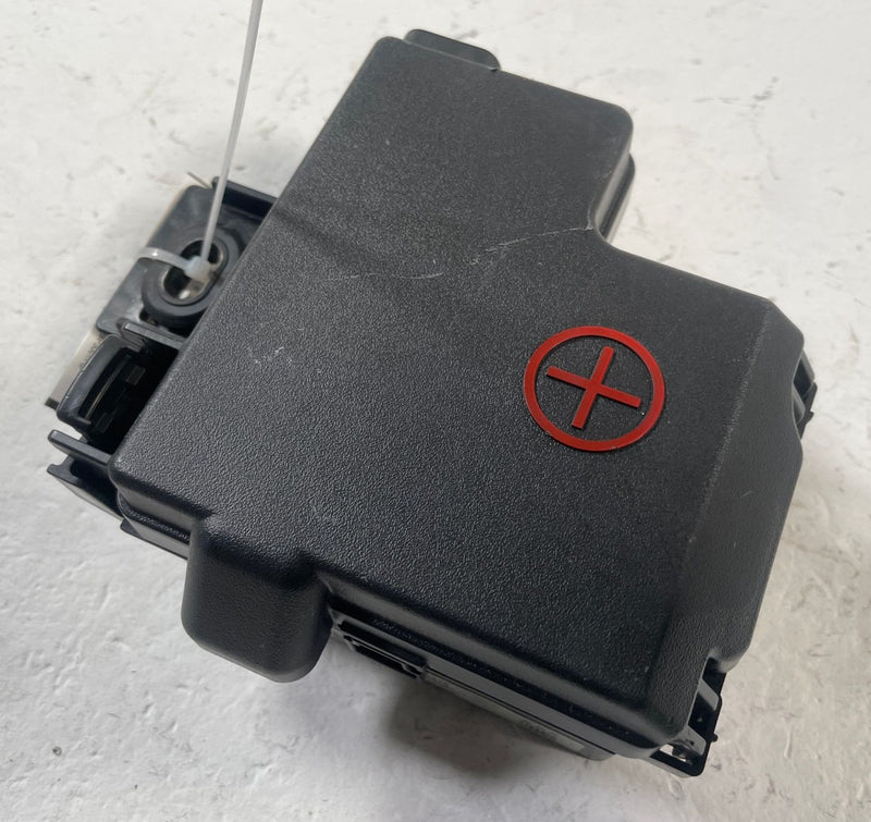 Load image into Gallery viewer, 2022-2023 KIA STINGER POSITIVE BATTERY FUSE TERMINAL COVER FUSIBLE LINK # 110732
