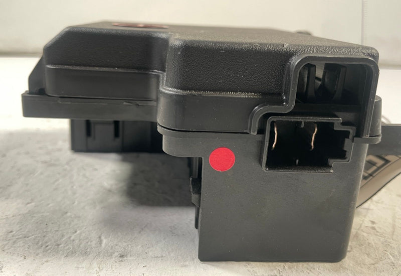 Load image into Gallery viewer, 2022-2023 KIA STINGER POSITIVE BATTERY FUSE TERMINAL COVER FUSIBLE LINK # 110732
