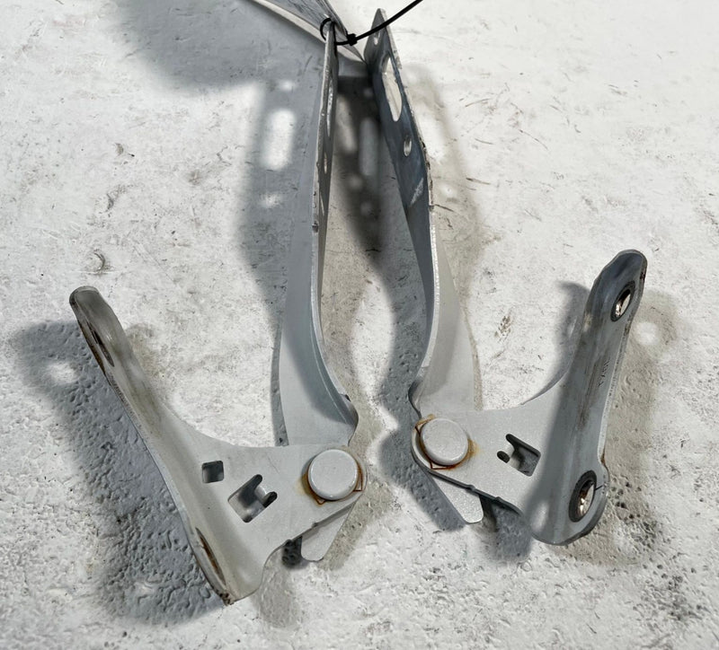 Load image into Gallery viewer, 2013-2022 ACURA ILX FRONT LEFT &amp; RIGHT HOOD HINGES PAIR WHITE (NH883P) # 113607
