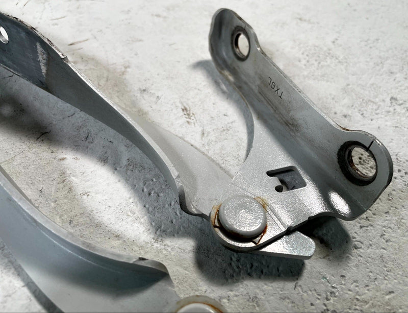 Load image into Gallery viewer, 2013-2022 ACURA ILX FRONT LEFT &amp; RIGHT HOOD HINGES PAIR WHITE (NH883P) # 113607
