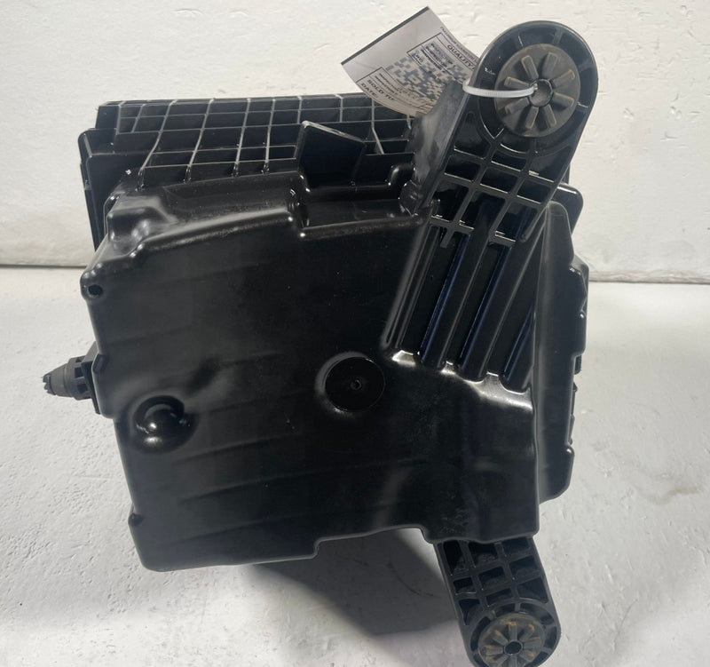 Load image into Gallery viewer, 19-23 FORD RANGER ENGINE AIR CLEANER INTAKE HOSUING BOX ASSEMBLY 2.3L # 112206
