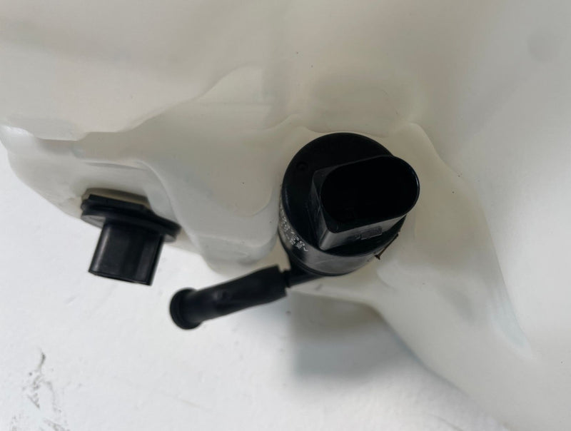Load image into Gallery viewer, 19-26 CHEVROLET SILVERADO 1500 FRONT WASHER FLUID RESERVOIR TANK W/ PUMP #109425
