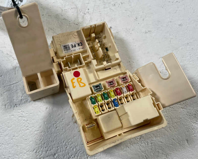Load image into Gallery viewer, 2022-2023 KIA STINGER INTERIOR CABIN FUSE RELAY JUCNTION BLOCK BOX 3.3L # 110741
