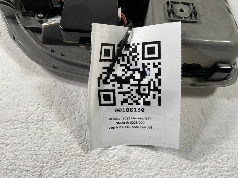 Load image into Gallery viewer, 2019-2023 GENESIS G70 ROOF OVERHEAD CONSOLE DOME LIGHT LAMP W/ SWITCH # 108130
