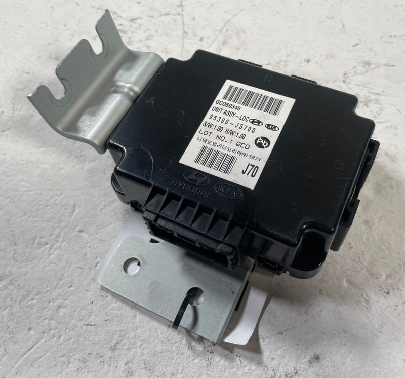 Load image into Gallery viewer, 2022-2023 KIA STINGER LDC POWER CONVERTER CONTROL MODULE 95300-J5700 # 110734
