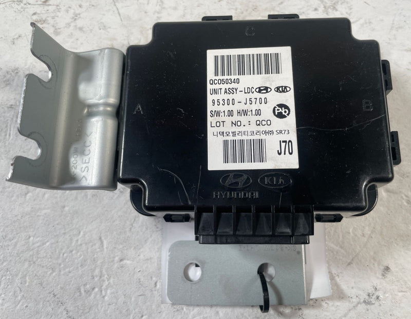 Load image into Gallery viewer, 2022-2023 KIA STINGER LDC POWER CONVERTER CONTROL MODULE 95300-J5700 # 110734

