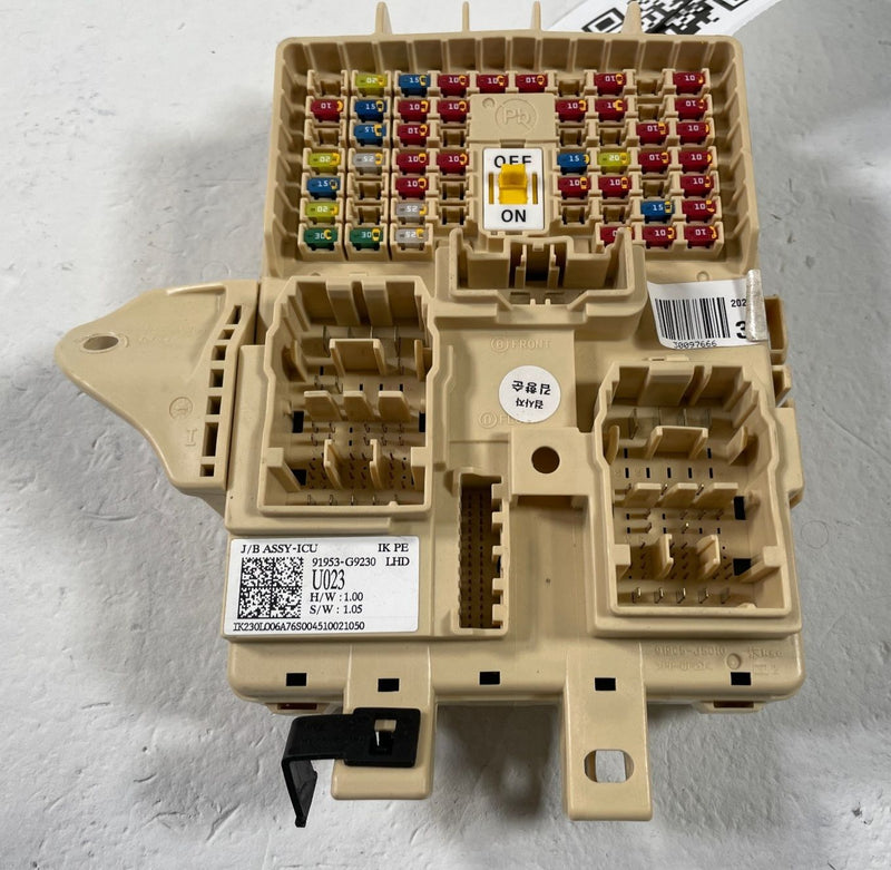 Load image into Gallery viewer, 2022 GENESIS G70 DASH CABIN FUSE RELAY JUNCTION BLOCK BOX 91953-G9230 # 108114

