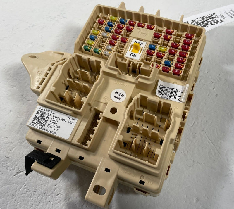 Load image into Gallery viewer, 2022 GENESIS G70 DASH CABIN FUSE RELAY JUNCTION BLOCK BOX 91953-G9230 # 108114
