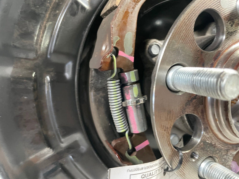 Load image into Gallery viewer, 2019 - 2025 HONDA PASSPORT AWD REAR RIGHT SIDE SPINDLE KNUCKLE W/ HUB # 113415
