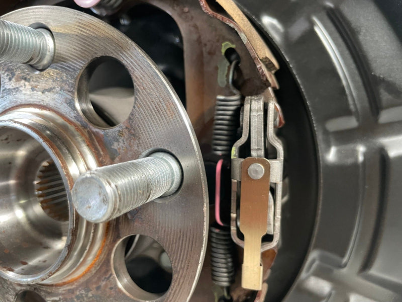 Load image into Gallery viewer, 2019 - 2025 HONDA PASSPORT AWD REAR RIGHT SIDE SPINDLE KNUCKLE W/ HUB # 113415
