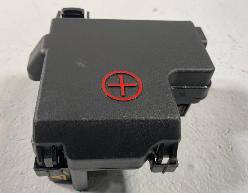 Load image into Gallery viewer, 2022-2026 GENESIS G70 POSITIVE BATTERY TERMINAL FUSIBLE LINK FUSE BOX # 108124
