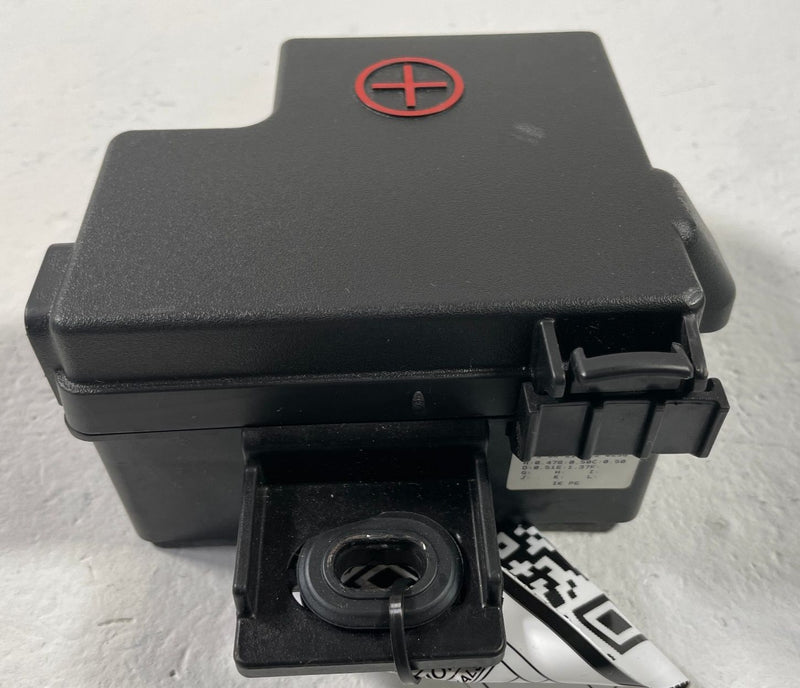 Load image into Gallery viewer, 2022-2026 GENESIS G70 POSITIVE BATTERY TERMINAL FUSIBLE LINK FUSE BOX # 108124
