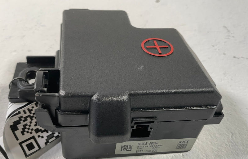 Load image into Gallery viewer, 2022-2026 GENESIS G70 POSITIVE BATTERY TERMINAL FUSIBLE LINK FUSE BOX # 108124
