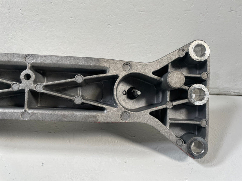 Load image into Gallery viewer, 2018-2023 KIA STINGER RWD TRANSMISSION CROSSMEMBER SUPPORT MOUNT BRACKET #110787

