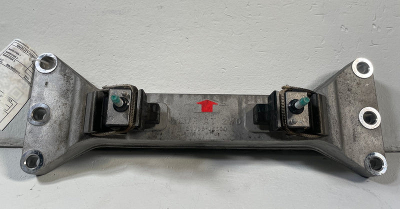 Load image into Gallery viewer, 2018-2023 KIA STINGER RWD TRANSMISSION CROSSMEMBER SUPPORT MOUNT BRACKET #110787
