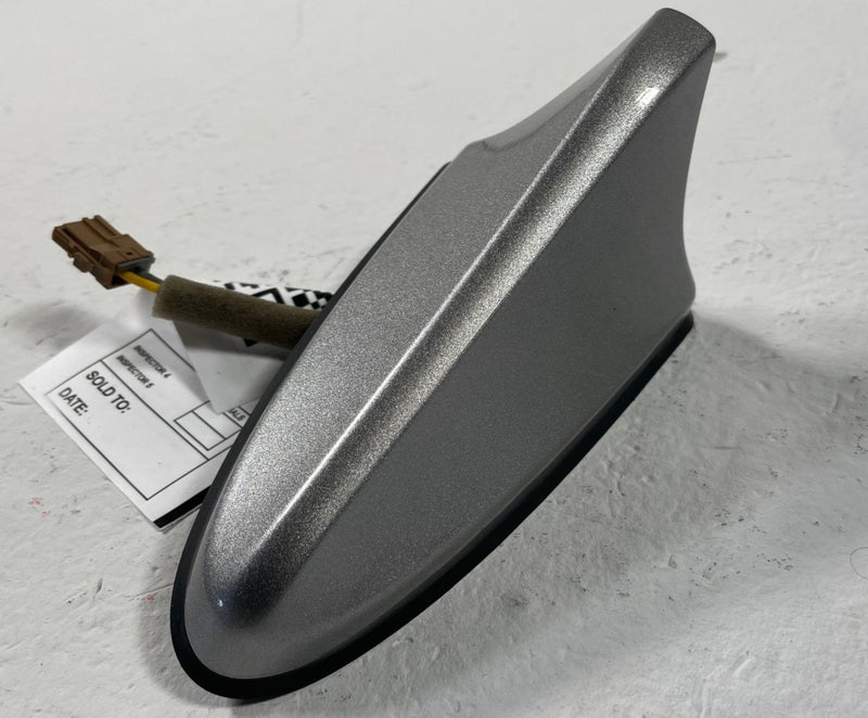 Load image into Gallery viewer, 22-23 GENESIS G70 SHARK ROOF FIN SATELLITE RADIO ANTENNA SILVER (SSS) # 108115
