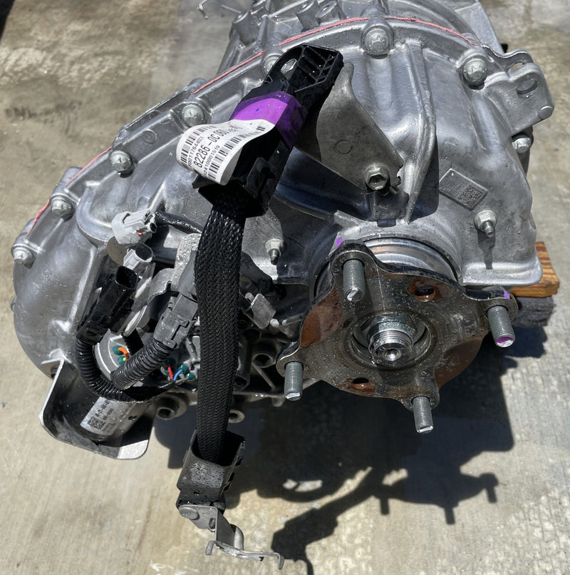 Load image into Gallery viewer, TOYOTA TUNDRA AWD AUTOMATIC TRANSMISSION ASSEMBLY 17K MILES 3.4L 22-25 # 108472
