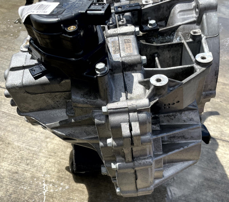 Load image into Gallery viewer, HYUNDAI SANTA FE FWD AUTO TRANSMISSION ASSEMBLY 2.5L 31K MILES 2024-2025 #113238
