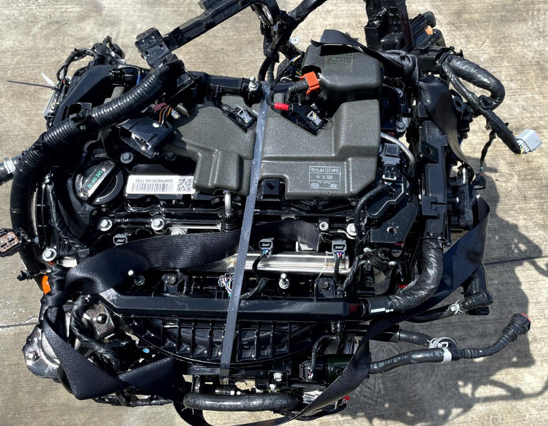 Load image into Gallery viewer, HYUNDAI SANTA FE FWD AUTO ENGINE MOTOR ASSEMBLY 2.5L 31K MILES 24-25 # 113237
