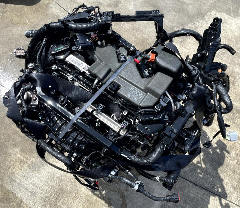 Load image into Gallery viewer, HYUNDAI SANTA FE FWD AUTO ENGINE MOTOR ASSEMBLY 2.5L 31K MILES 24-25 # 113237
