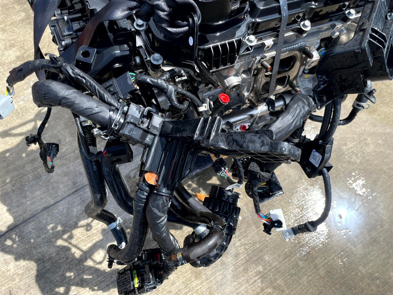 Load image into Gallery viewer, HYUNDAI SANTA FE FWD AUTO ENGINE MOTOR ASSEMBLY 2.5L 31K MILES 24-25 # 113237

