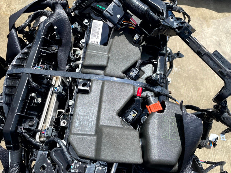 Load image into Gallery viewer, HYUNDAI SANTA FE FWD AUTO ENGINE MOTOR ASSEMBLY 2.5L 31K MILES 24-25 # 113237
