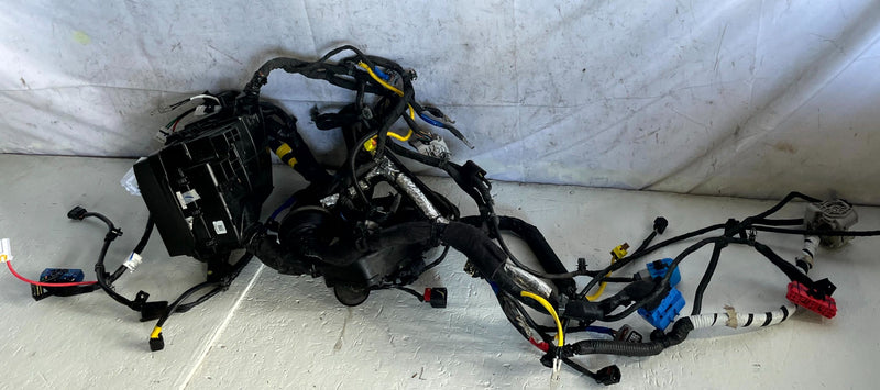Load image into Gallery viewer, 2024-2026 HYUNDAI SANTA FE ENGINE BAY ROOM WIRE HARNESS W/FUSE BOX 2.5L # 113234
