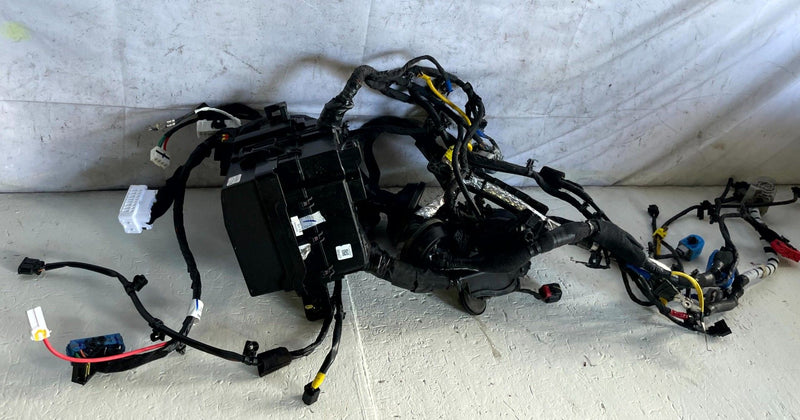 Load image into Gallery viewer, 2024-2026 HYUNDAI SANTA FE ENGINE BAY ROOM WIRE HARNESS W/FUSE BOX 2.5L # 113234
