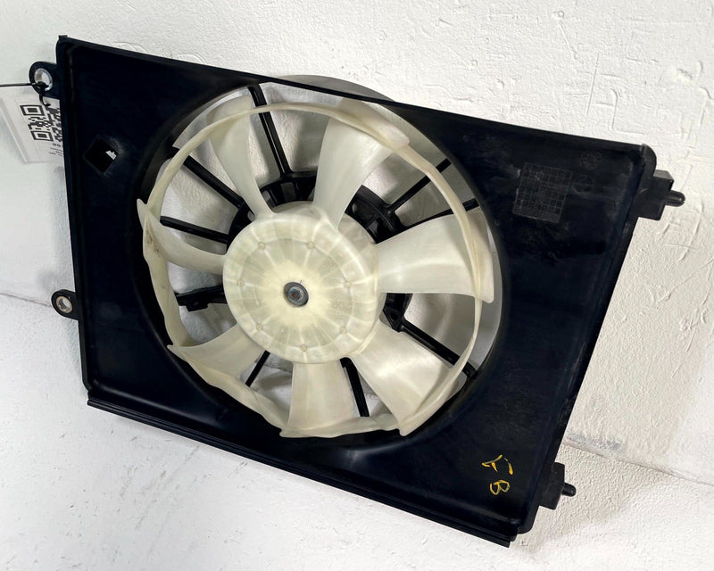 Load image into Gallery viewer, 16-22 ACURA ILX FRONT RIGHT SIDE RADIATOR COOLING FAN SHROUD ASSEMBLY # 113679
