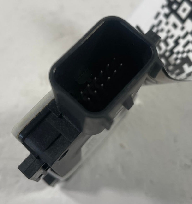Load image into Gallery viewer, 2023-2025 HYUNDAI IONIQ 6 REAR RIGHT BLIND SPOT RADAR SENSOR W/ BRACKET # 112261

