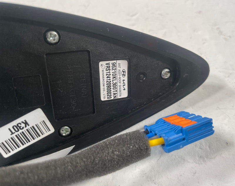 Load image into Gallery viewer, 2023-2025 HYUNDAI IONIQ 6 ROOF EXTERIOR SHARK FIN ANTENNA MODULE BLACK # 112244
