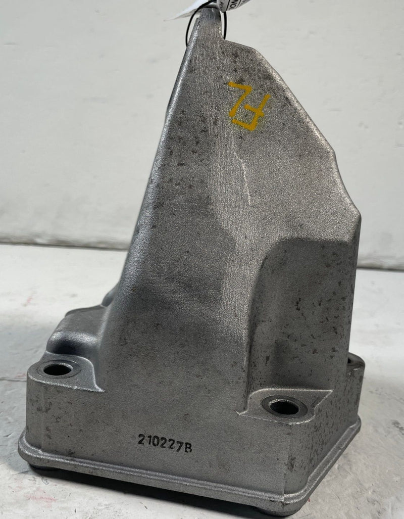 Load image into Gallery viewer, 2018 - 2023 KIA STINGER RWD FRONT LEFT ENGINE MOUNT SUPPORT BRACKET 3.3L #110809
