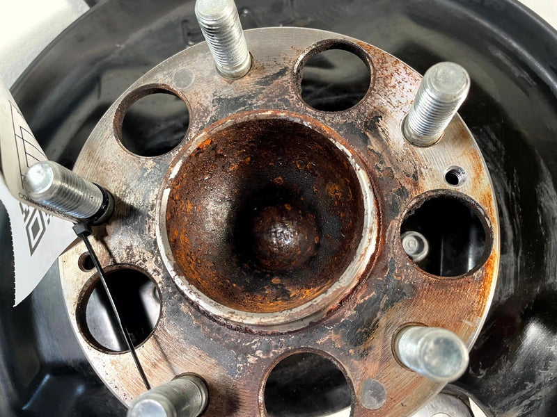 Load image into Gallery viewer, 2019 - 2022 ACURA ILX REAR RIGHT SIDE SPINDLE KNUCKLE W/ BEARING HUB # 113650
