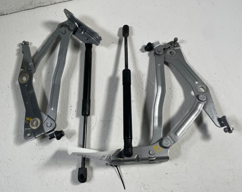 Load image into Gallery viewer, 2015-2023 FORD MUSTANG REAR LH &amp; RH TRUNK DECK LID HINGE W/ LIFT SUPPORT #113501
