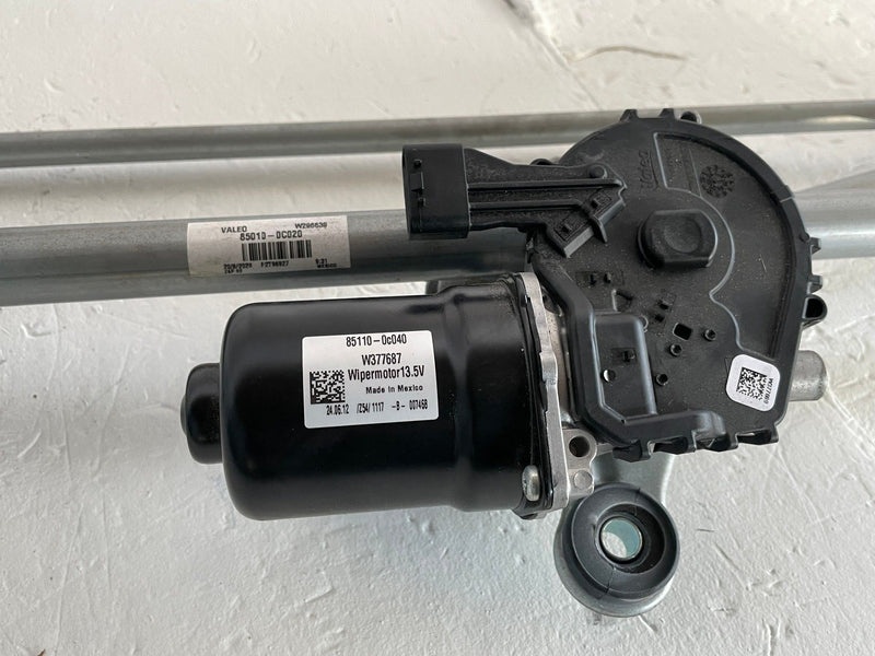 Load image into Gallery viewer, 22-26 TOYOTA TUNDRA FRONT WINDSHILED WIPER TRANSMISSION LINKAGE W/MOTOR # 108462

