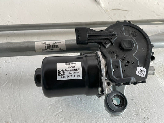22-26 TOYOTA TUNDRA FRONT WINDSHILED WIPER TRANSMISSION LINKAGE W/MOTOR