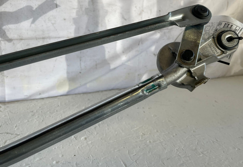 Load image into Gallery viewer, 22-26 TOYOTA TUNDRA FRONT WINDSHILED WIPER TRANSMISSION LINKAGE W/MOTOR # 108462
